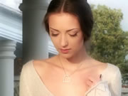 渾圓美胸女神在露台上裸體